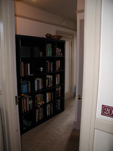 aptbookcase1.jpg