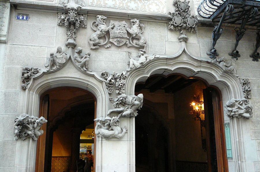 Neat stuff on a building